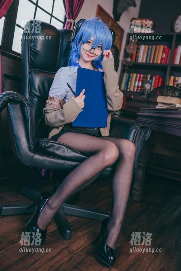 兔子也疯狂！Sally Dorasnow私拍揭秘爱蜜莉雅兔女郎的另一面